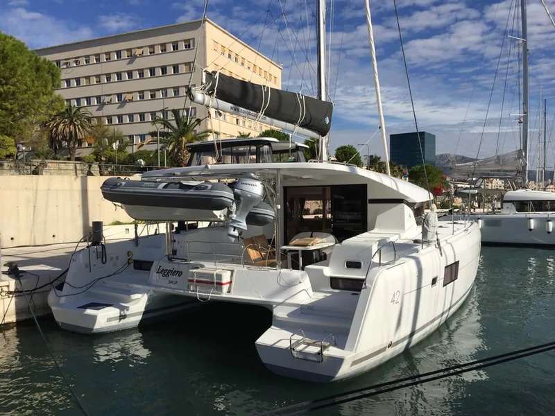 Lagoon 42