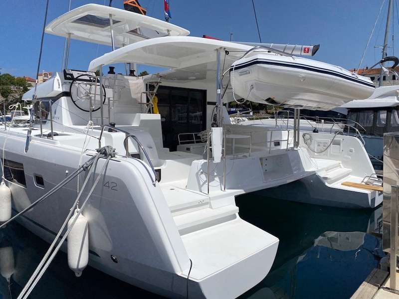 Lagoon 42