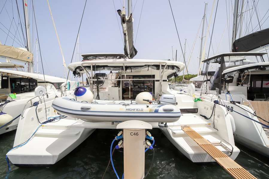 Lagoon 42