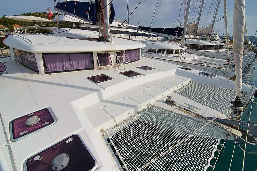 Lagoon 421