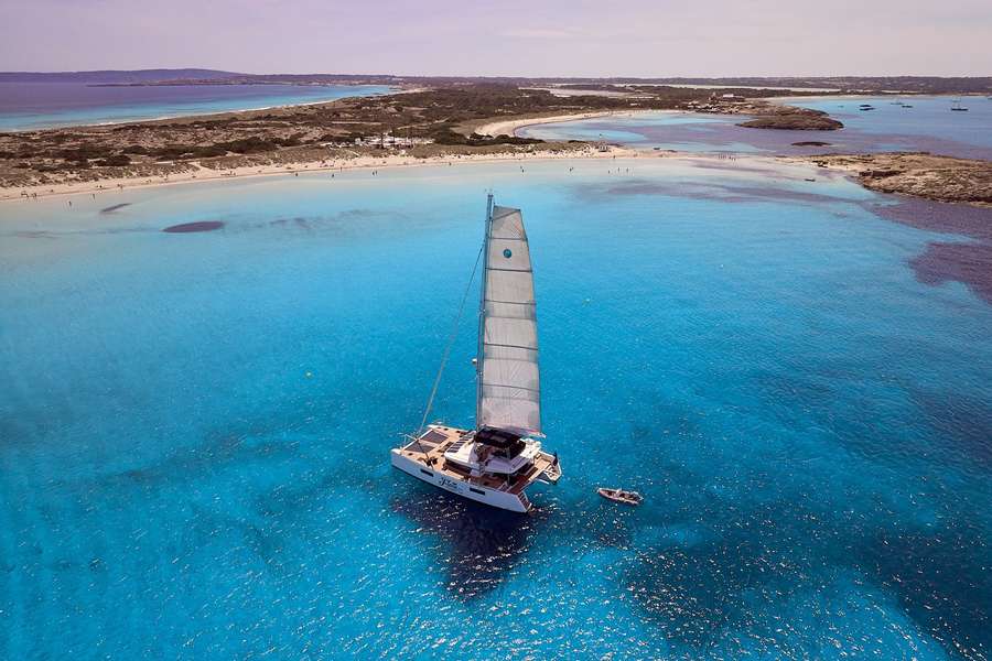 Lagoon 52