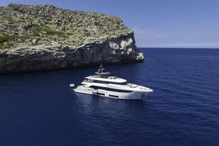 Navetta 33 Custom Line