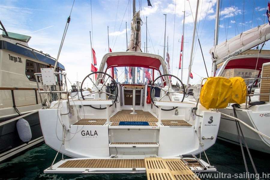 Oceanis 35