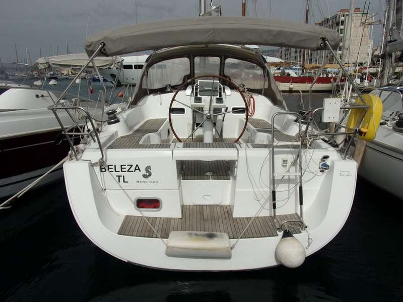 Oceanis 37