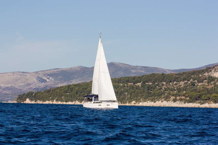 Oceanis 38