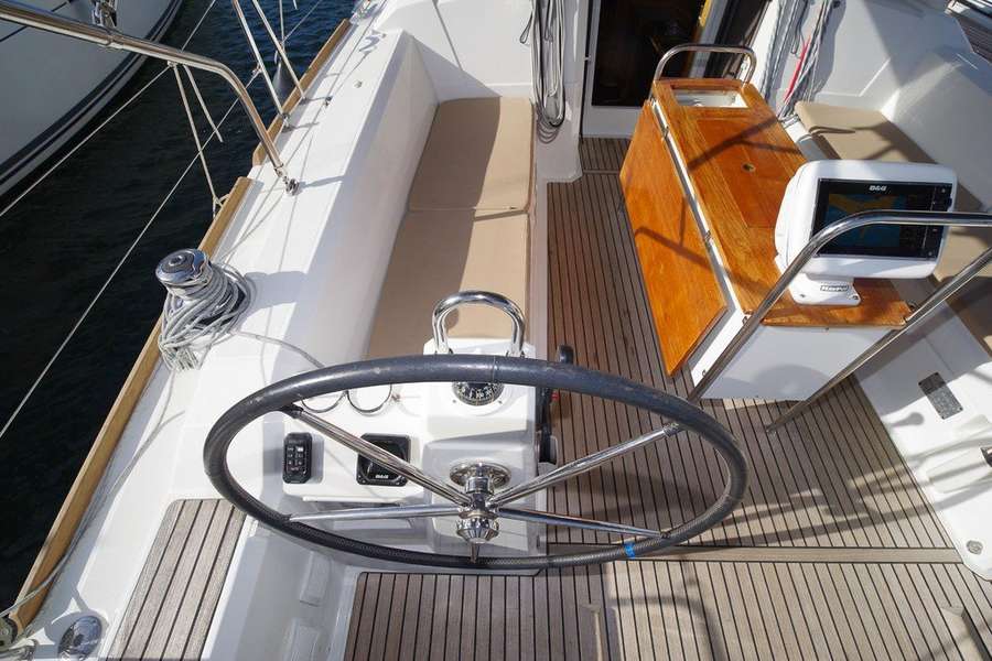 Oceanis 38