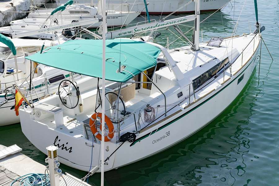 Oceanis 38