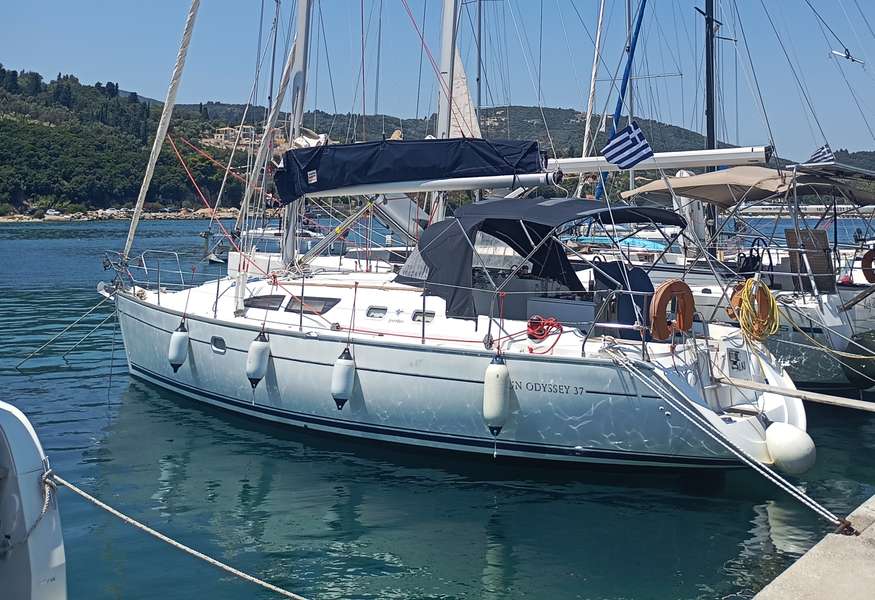 Sun Odyssey 37