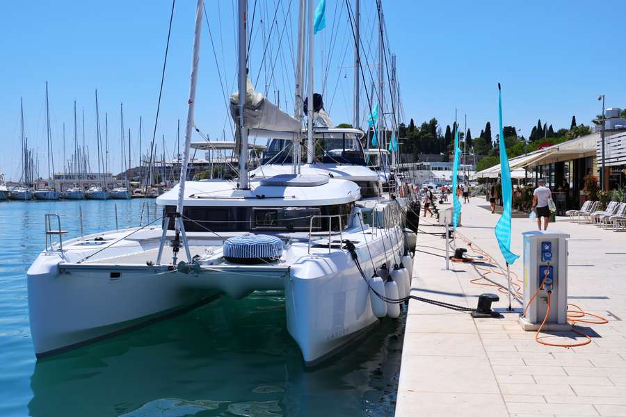 Lagoon 38