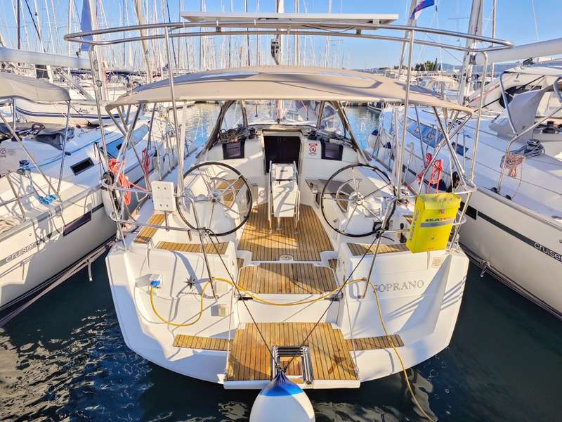Sun Odyssey 379