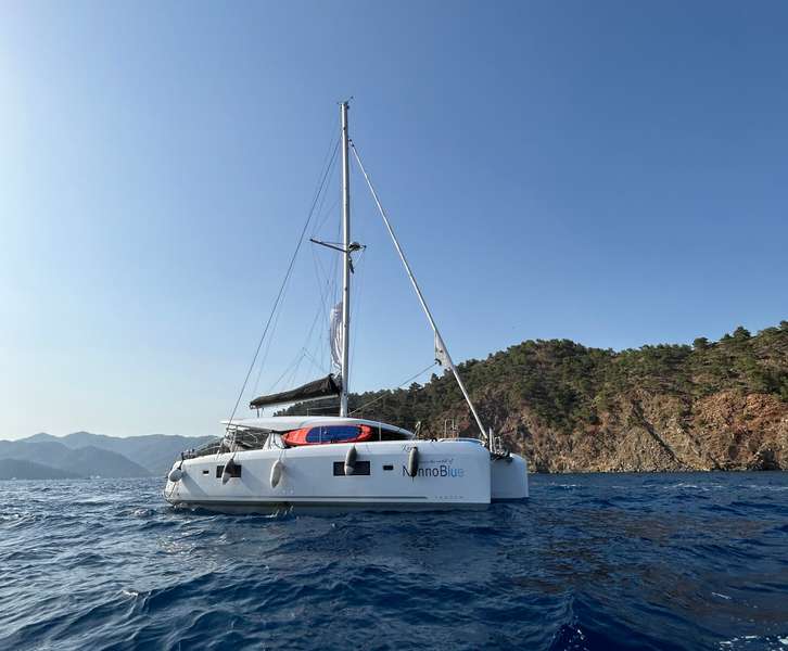 Lagoon 42