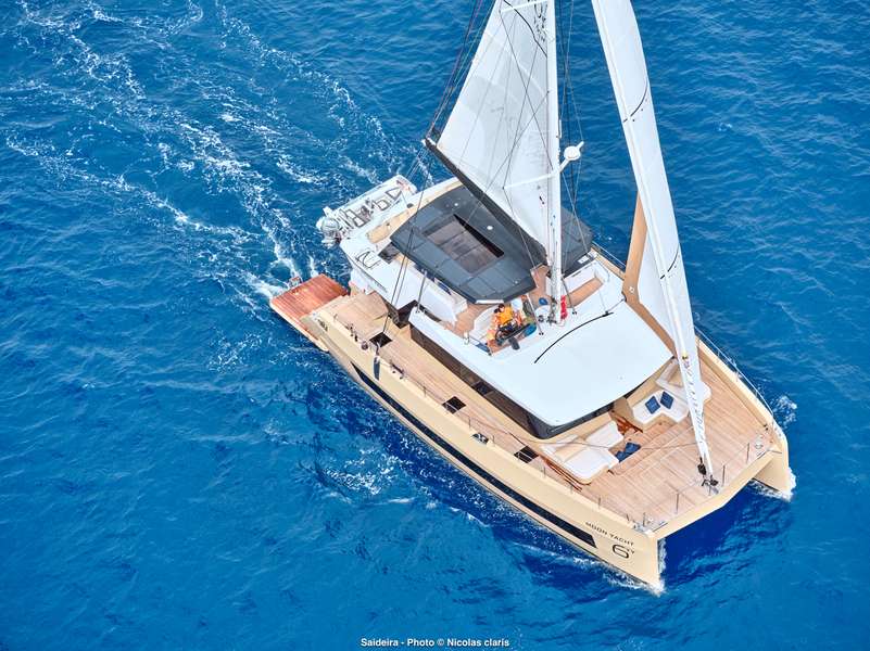 Moon Yacht 60