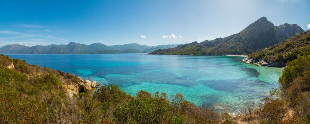 Le nord de la Corse en voilier avec équipage