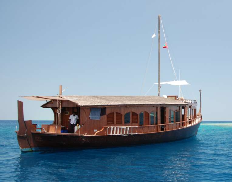 Le Maldive in Dhoni tradizionale