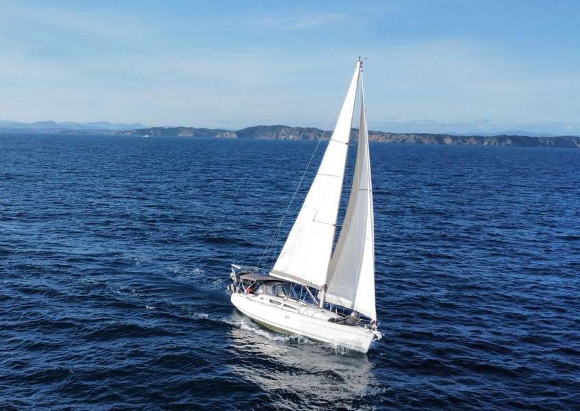 Initiation et perfectionnement à la voile sur la Côte d'Azur