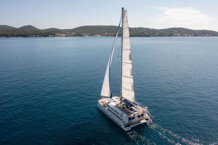 Crociera a bordo di un catamarano ecologico