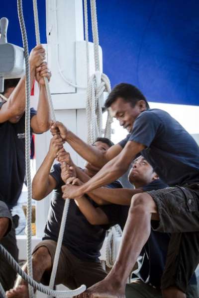 Photo Erkunden Sie Indonesien auf einem traditionellen Segelboot