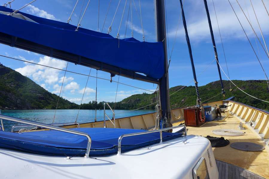 Photo Cabin Cruise on a Sailboat