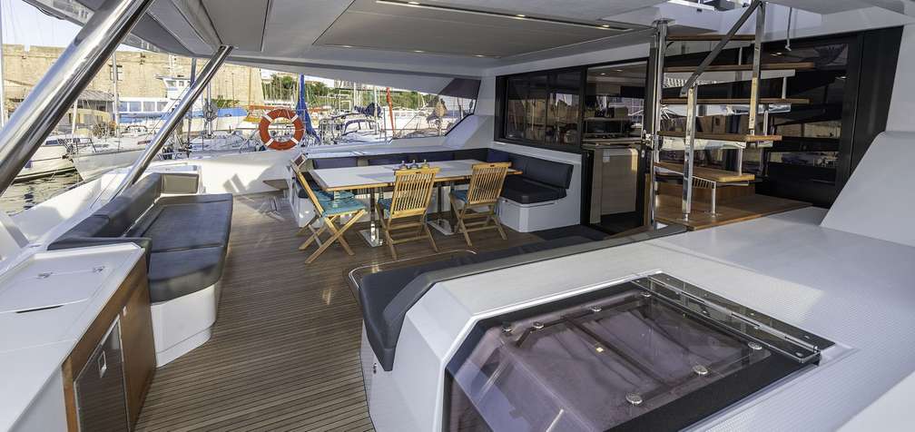 Photo Crociera su un catamarano con equipaggio alle Baleari