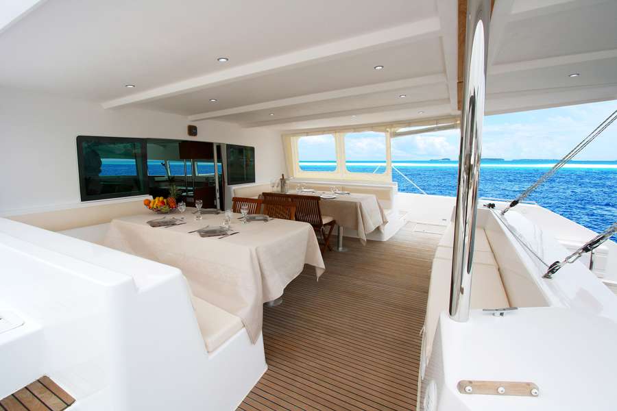 Photo Crociera su un catamarano con equipaggio alle Baleari