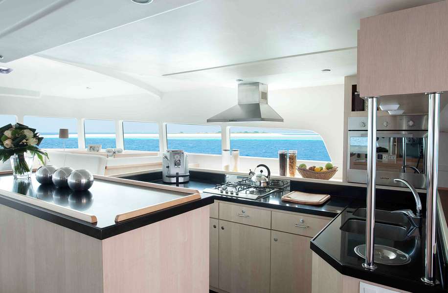 Photo Crociera su un catamarano con equipaggio alle Baleari