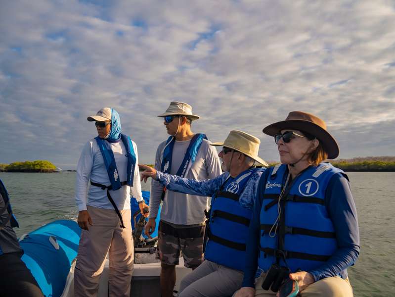 Photo Explora la naturaleza salvaje de las Galápagos en catamarán a motor