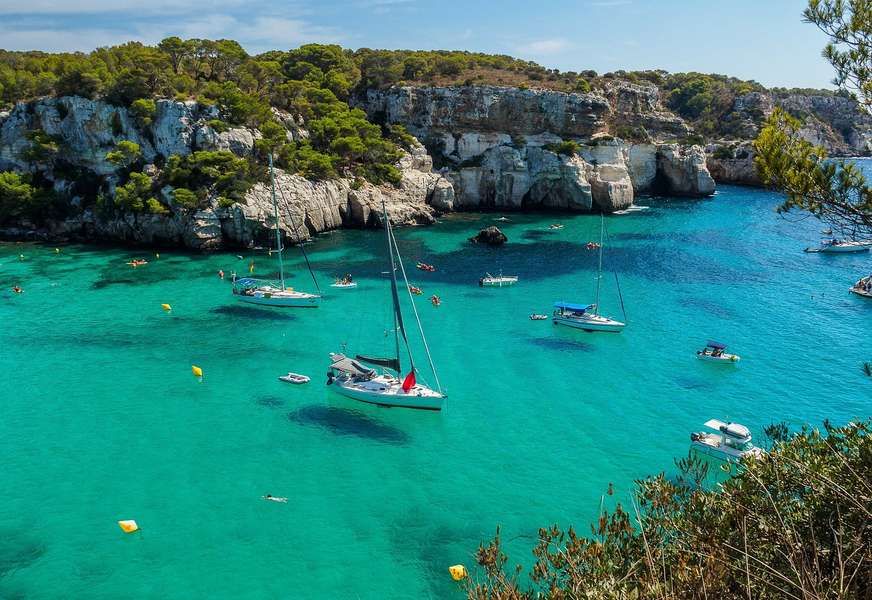 Photo Crociera su un catamarano con equipaggio alle Baleari