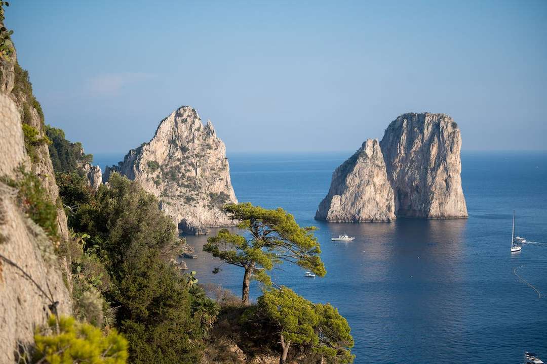 Naviga tra le perle del mare: alla scoperta delle isole minori italiane con GlobeSailor