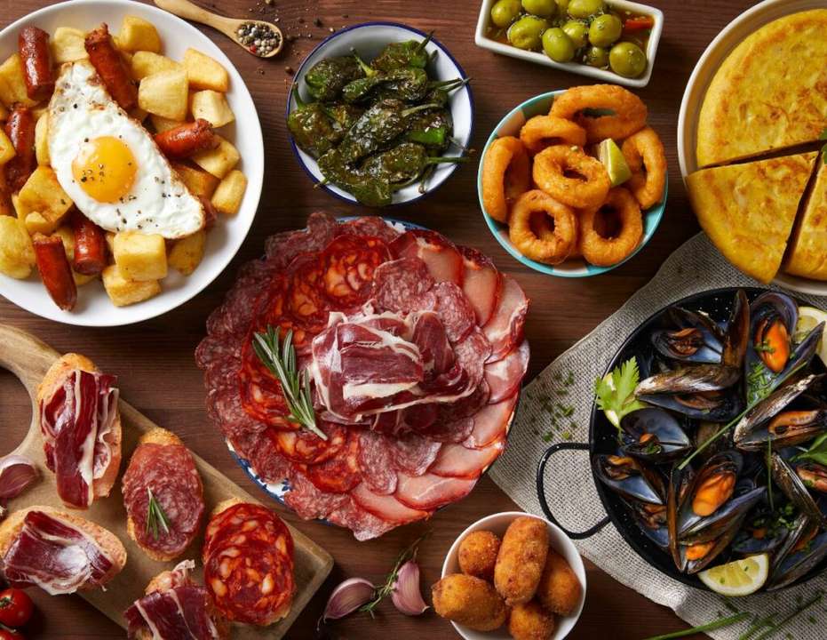 DELICIAS DEL MEDITERRÁNEO: IMPERDIBLES PARA TU VIAJE EN VELERO