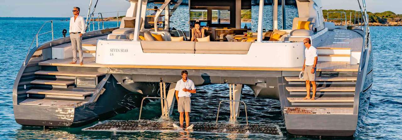 Italien-Yachtcharter mit Skipper: Entspannt im Paradies segeln