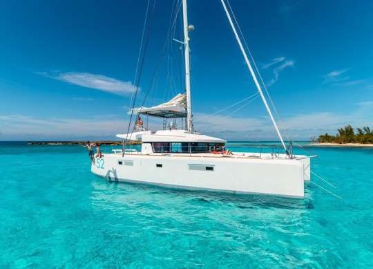 Louer un catamaran en Corse : nos offres Last Minute à ne pas manquer !