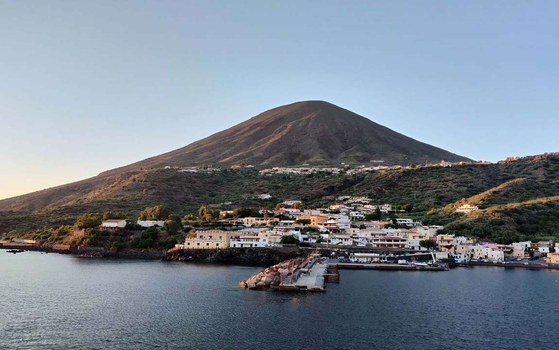 Noleggiare una barca da Portorosa. Guida della Sicilia - Parte 2