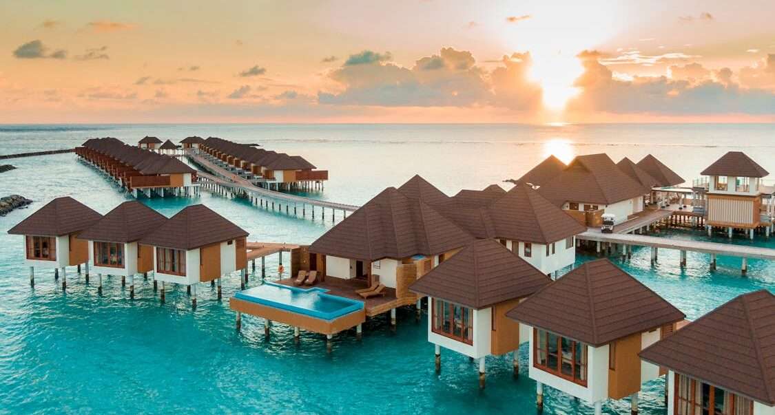 ISLAS MALDIVAS: EXPLORA UN PARÍASO FLOTANTE ENTRE AGUAS CRISTALINAS Y LUJO.