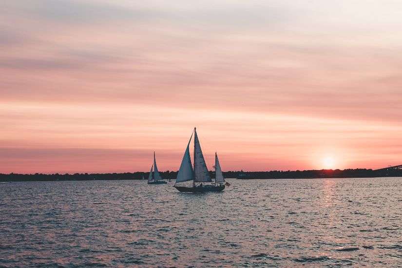 ¿Cuáles son los diferentes tipos de velas de los barcos?