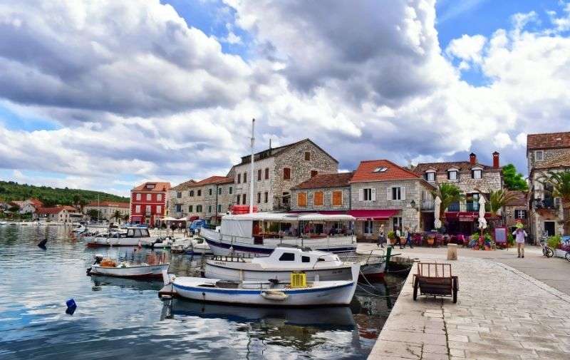 Wie komme ich zu den Inseln in Kroatien und welche sind besonders sehenswert?