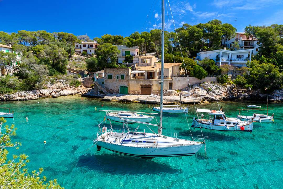 Bareboat oder mit Skipper - Yachtcharter auf den Balearen
