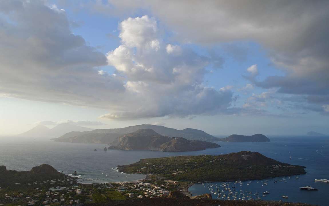 Le 7 cose da non perdere alle Isole Eolie in catamarano