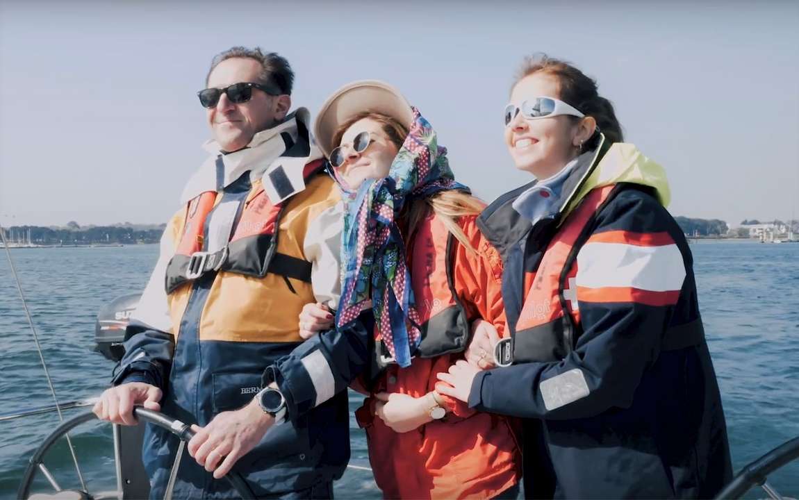 Comment apprendre à naviguer sur son bateau de location