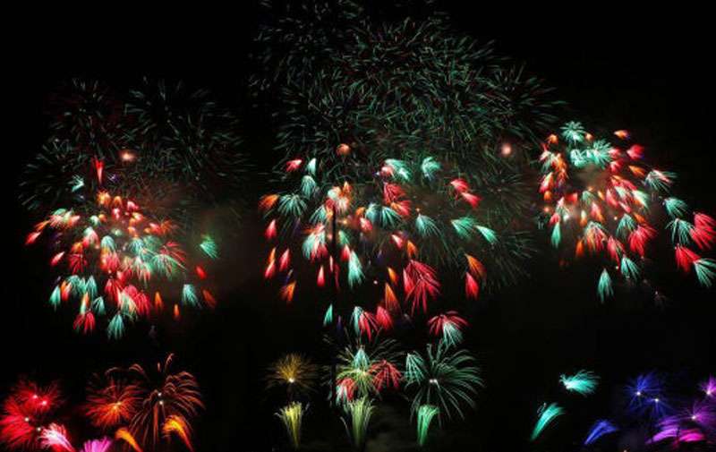 Feux d’artifice du 14 juillet : admirez-le depuis le pont d’un bateau !