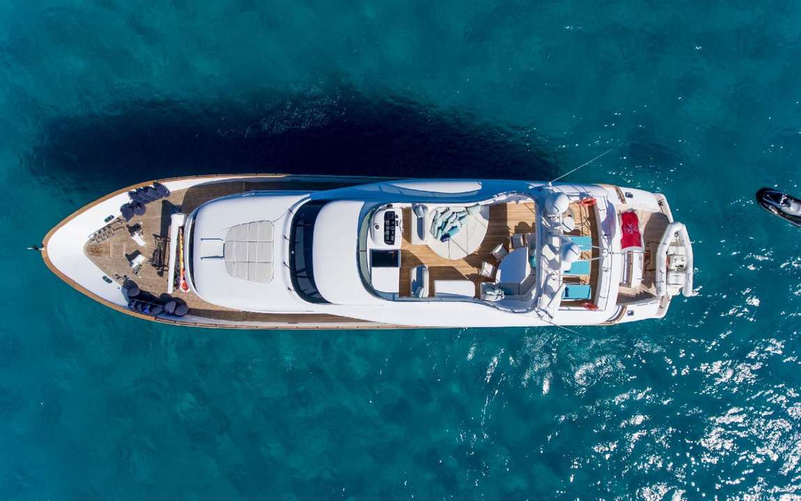 Tutto ciò che c'è da sapere per noleggiare uno yacht a motore