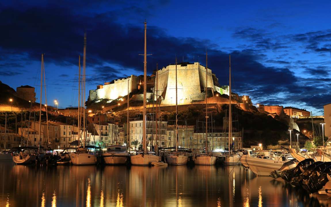Naviguer au sud de la Corse depuis Bonifacio