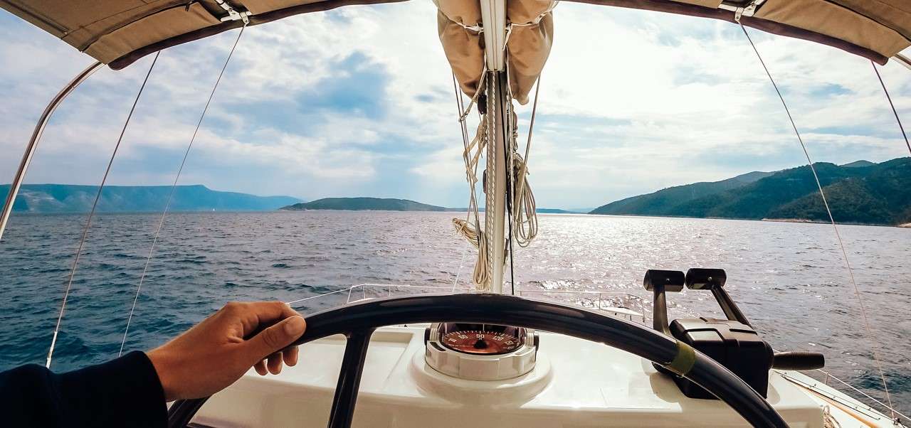 WHICH SAILING LICENSE TO CHARTER BAREBOAT IN THE MEDITERRANEAN?
