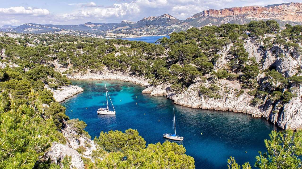 Mouillage dans les Calanques : réglementation et zones autorisées