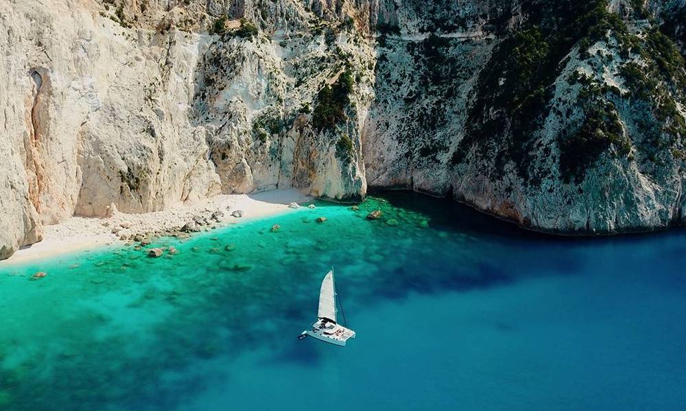 Cap sur la Grèce à bord d’un voilier,  pour une croisière unique avec équipage !