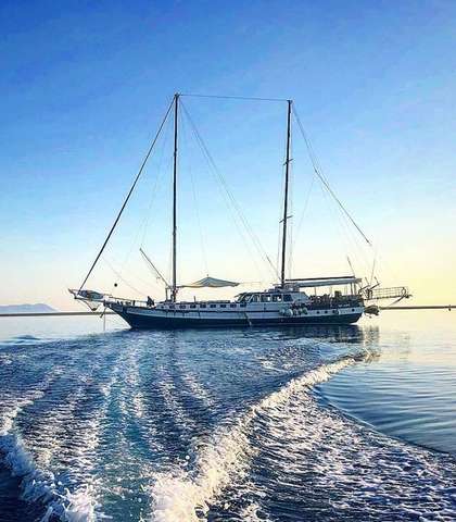 Naviguez parmi les plus belles îles de l'archipel volcanique des Éoliennes