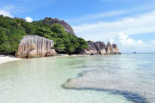 Découvrez les Seychelles à bord d'un somptueux catamaran avec équipage