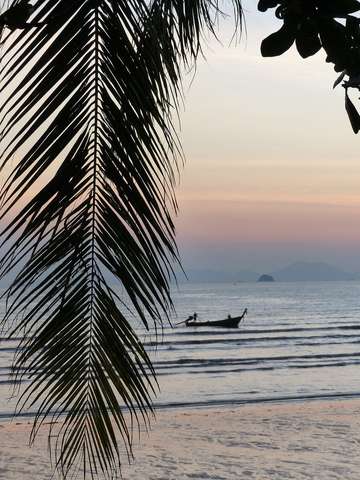 Naviguez en Thaïlande sur la mer d'Andaman