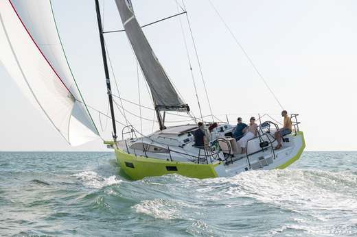 Initiation & perfectionnement à la voile en Méditerranée !