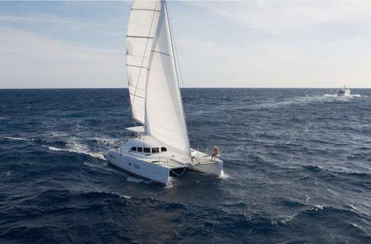 Naucz się żeglować na katamaranie na Lazurowym Wybrzeżu