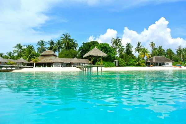 Nagez dans les eaux turquoise des Maldives